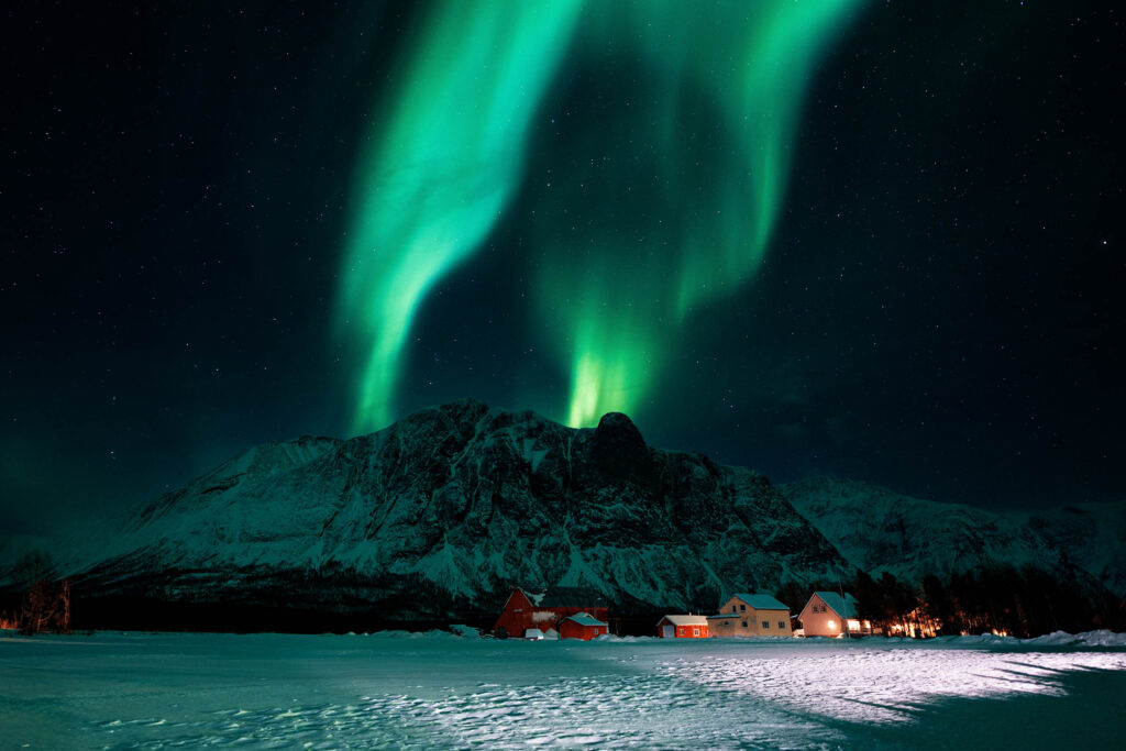 Aurora above Røyelkampen in Reisadalen